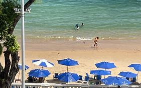 Quarto, sala, cozinha e banheiro - ar condicionado - 2 minutos da praia do Porto Da Barra - 303-46